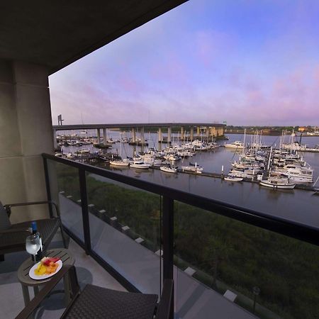 Hilton Garden Inn Charleston Waterfront/Downtown Екстериор снимка