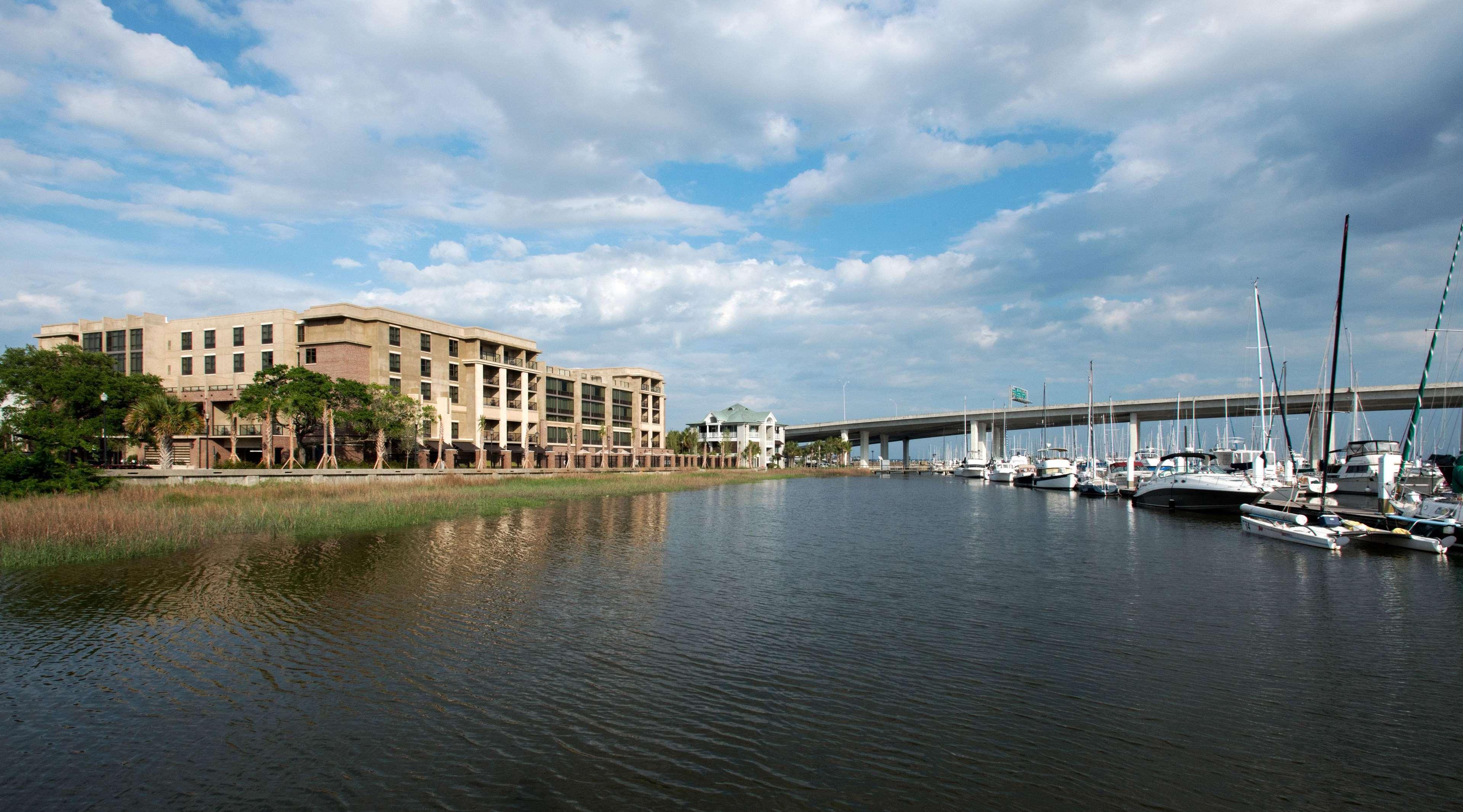 Hilton Garden Inn Charleston Waterfront/Downtown Екстериор снимка