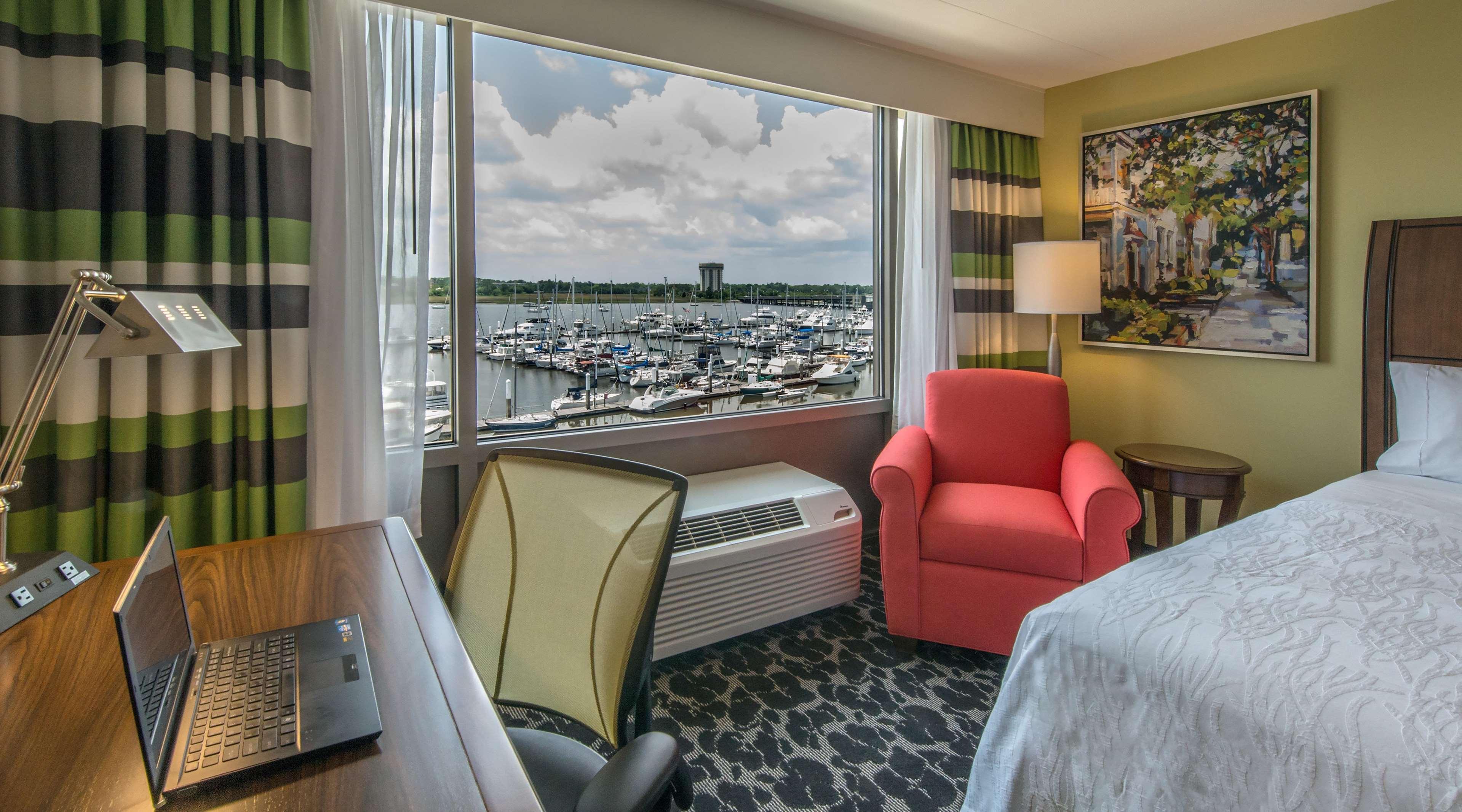 Hilton Garden Inn Charleston Waterfront/Downtown Екстериор снимка