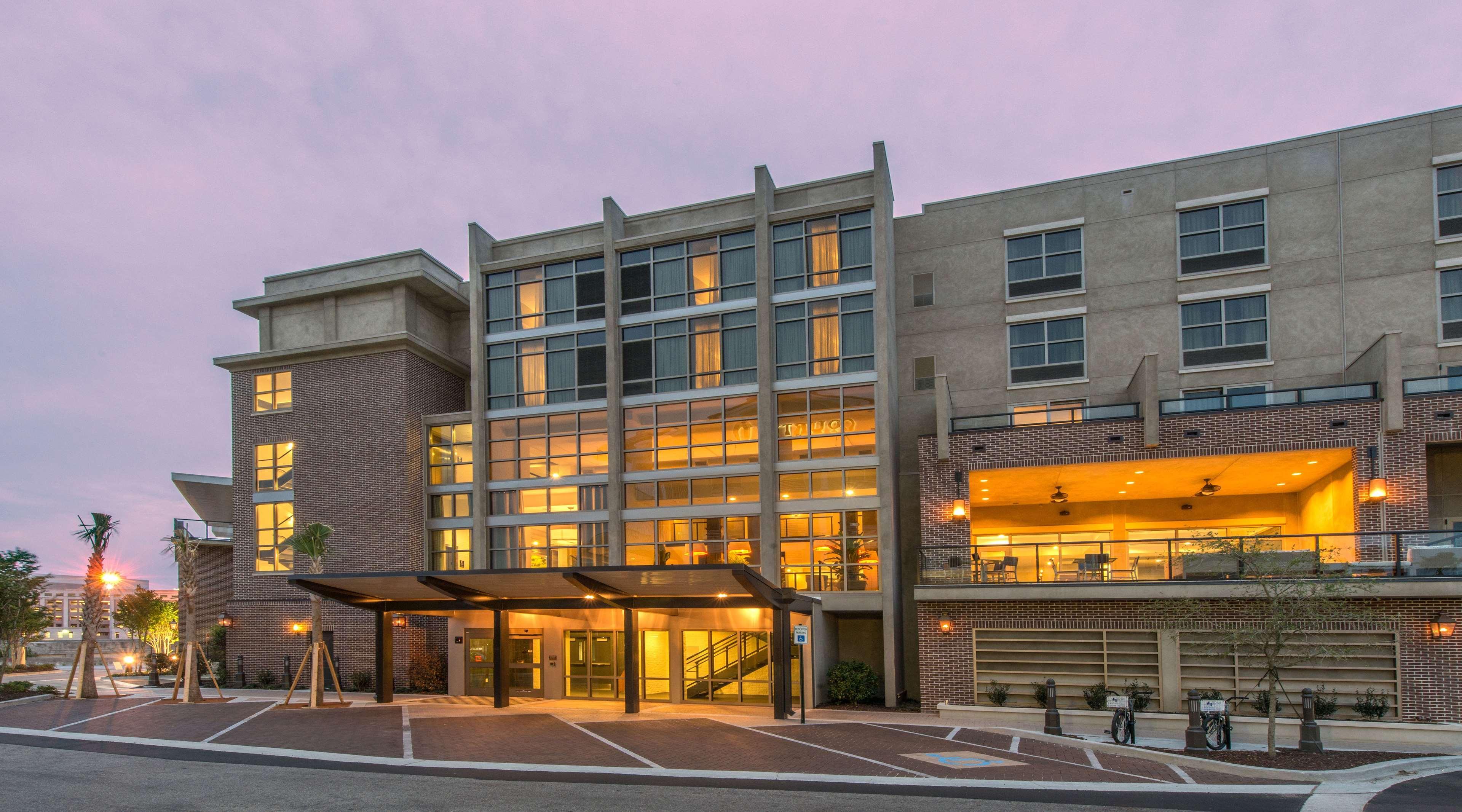 Hilton Garden Inn Charleston Waterfront/Downtown Екстериор снимка