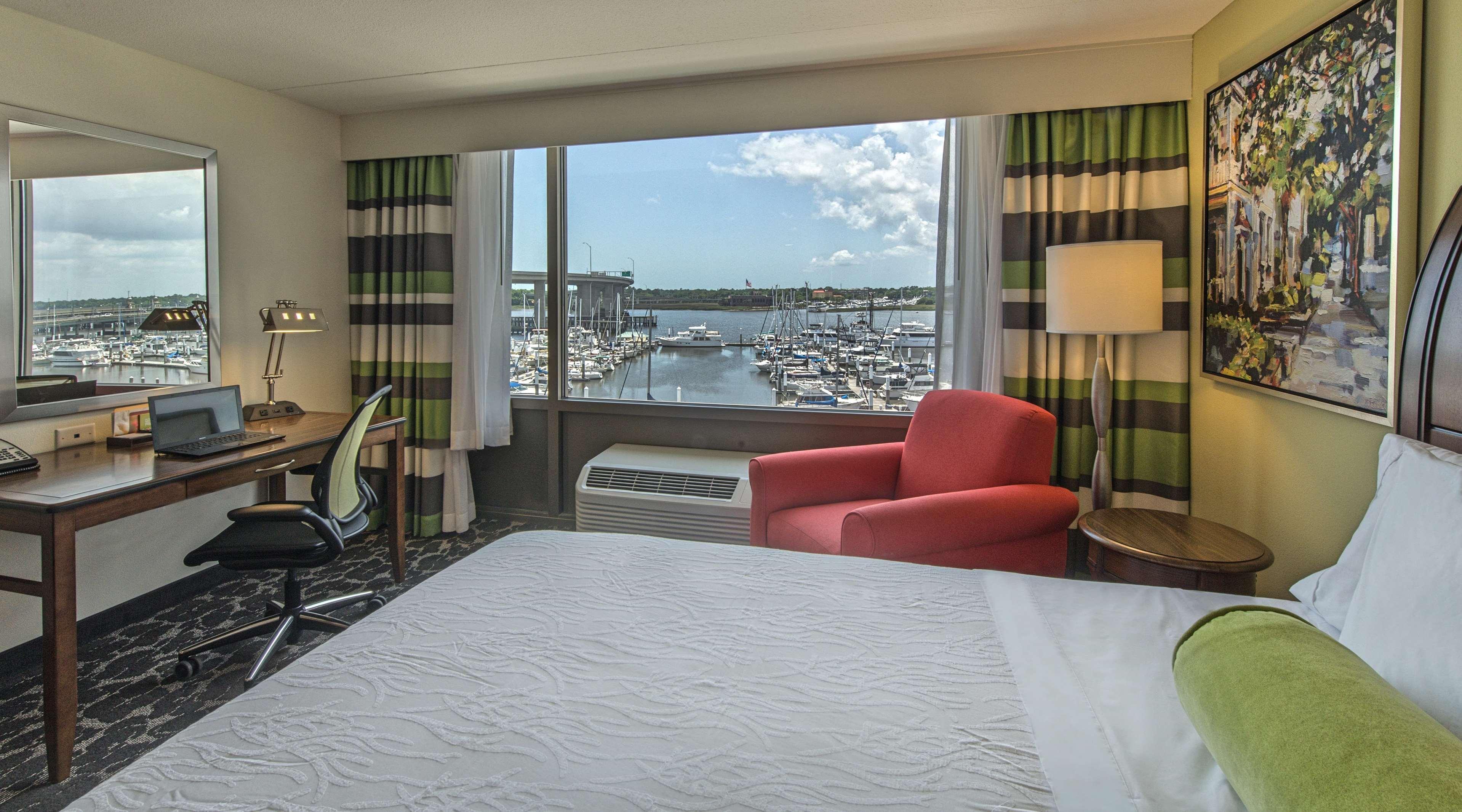 Hilton Garden Inn Charleston Waterfront/Downtown Екстериор снимка