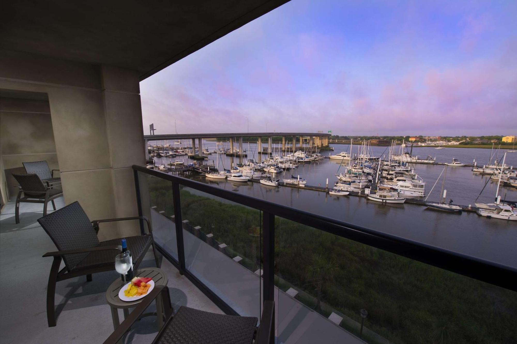 Hilton Garden Inn Charleston Waterfront/Downtown Екстериор снимка